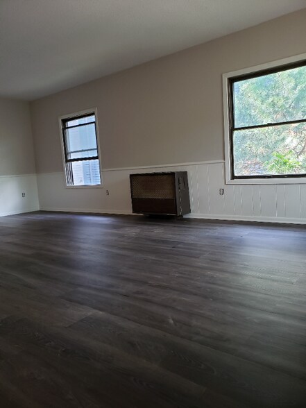 Building Photo - 123 N Walnut St