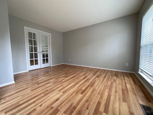Building Photo - 5575 Glen Oak