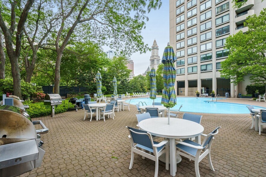 Building Photo - 65 E India Row