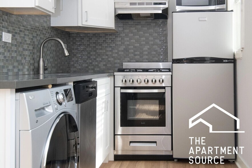 Building Photo - 511 W Belmont Ave