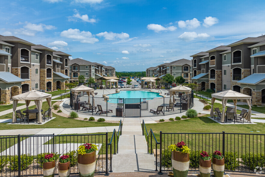 Primary Photo - Lone Oak Apartments