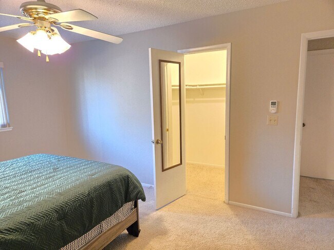 Building Photo - 6413 W Roy Rogers Dr