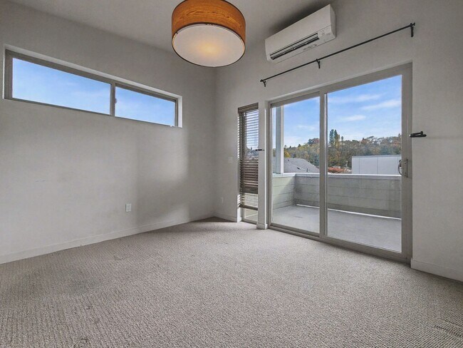 Building Photo - South Seattle 1 Bedroom + Office Townhouse with Private Deck and Parking