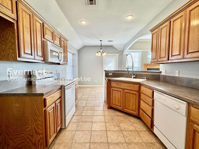 Building Photo - 1412 W 117th St S