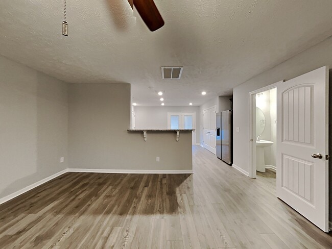 Building Photo - 4015 Utica St