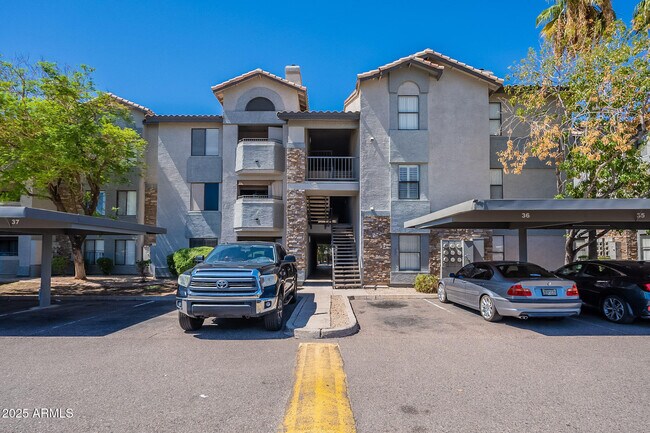 Building Photo - 2025 E Campbell Ave