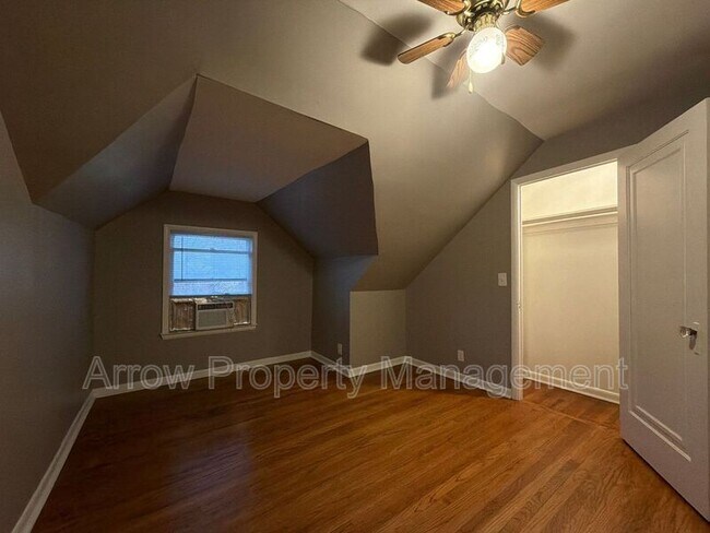 Building Photo - 1301 S 10th St