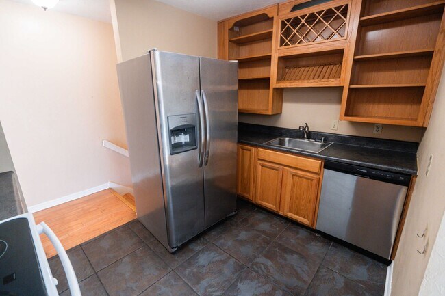 Building Photo - 2/2.5 Gated Community near FSU with Water ...