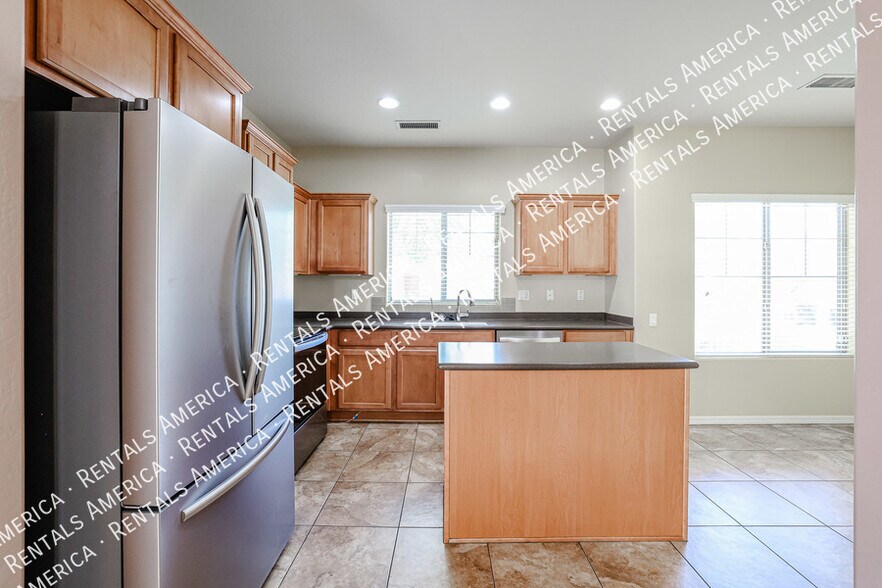 Building Photo - 2127 W Monte Cristo Ave