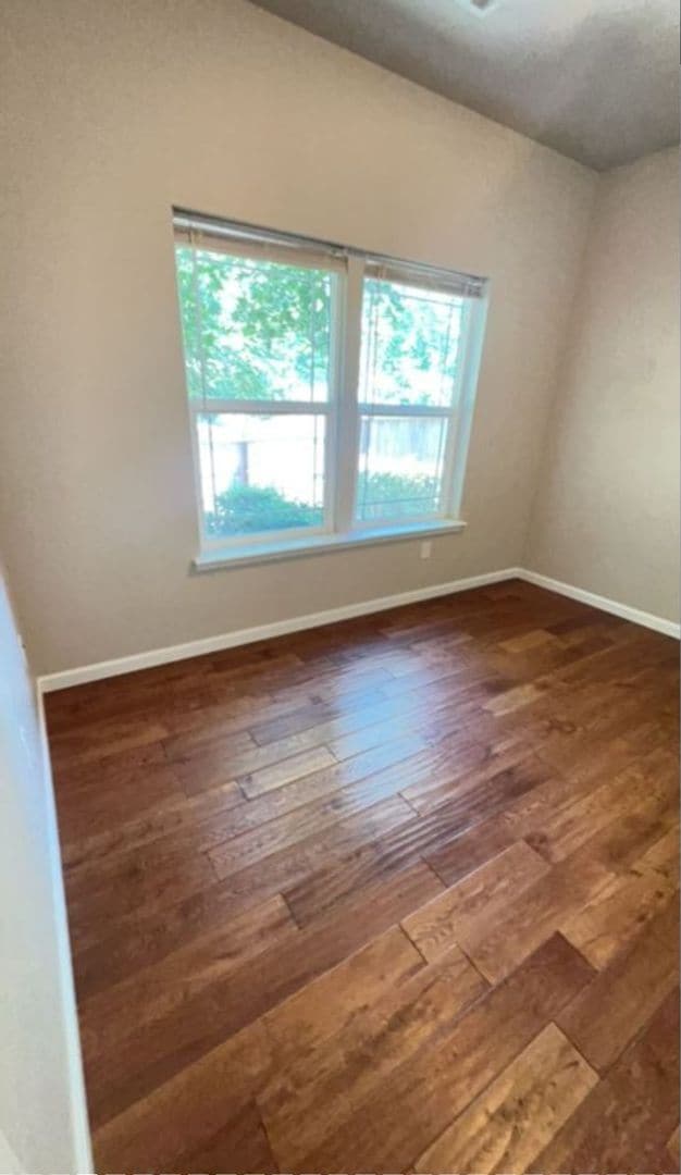 Building Photo - 3BED 2BATH - Garage, Yard & Laundry