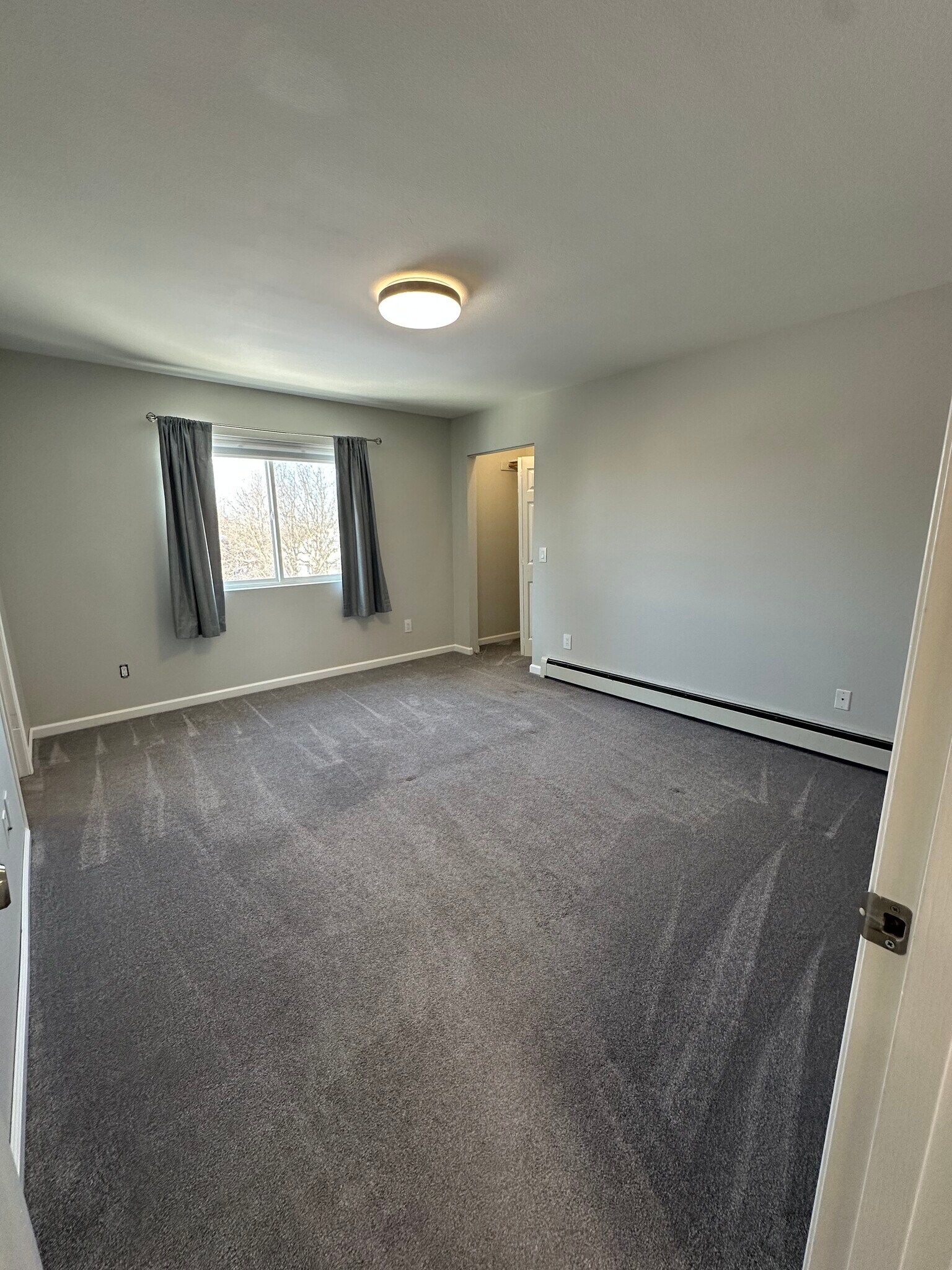 Building Photo - 1055 E Klatt Rd