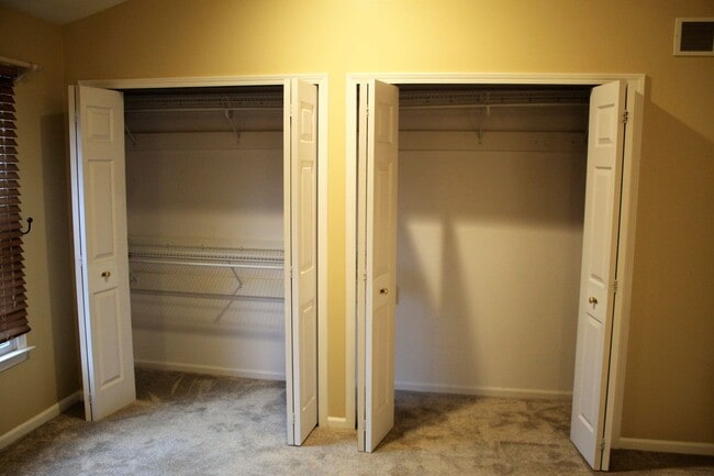 Building Photo - Available Now!- 2 Bedroom Condo In Davison