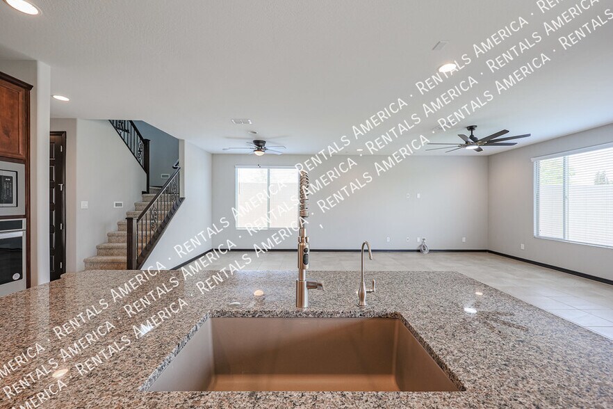 Building Photo - 5610 N 90th Dr