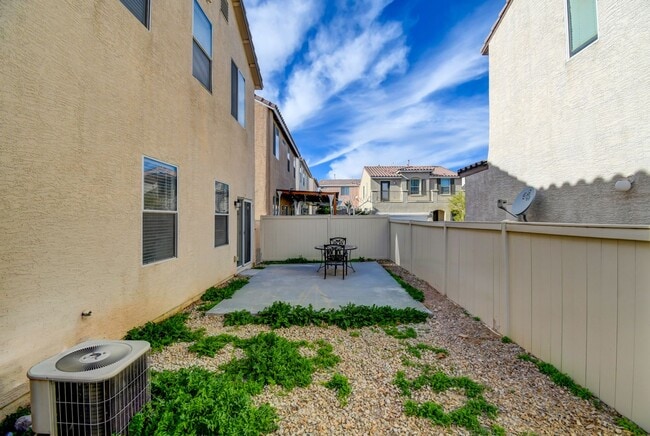 Building Photo - BEAUTIFUL 2 STORY SINGLE FAMILY HOME WITH 3 BEDROOMS AND 2.5 BATHS LOCATED IN SOUTHWEST