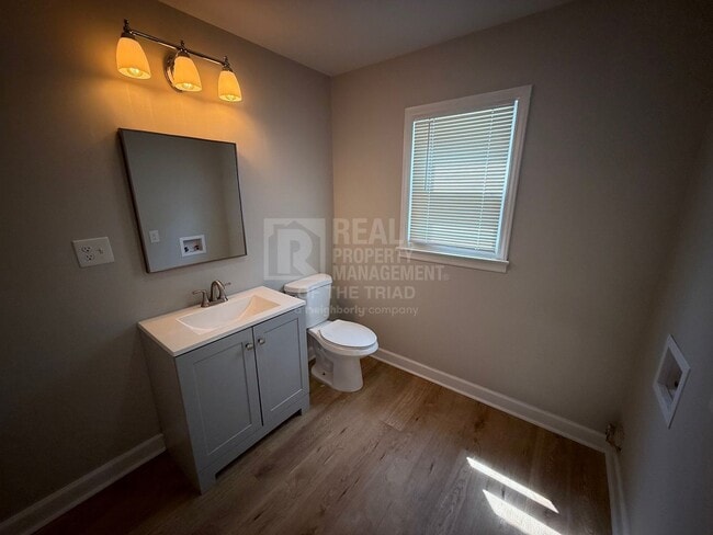 Building Photo - 828 Circle Dr