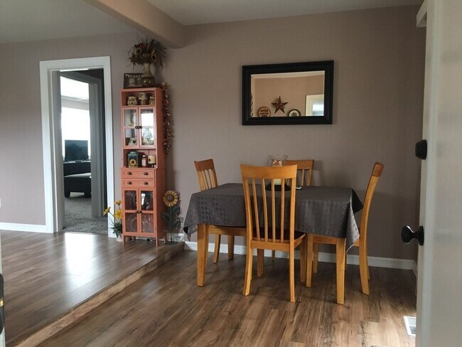 Building Photo - Rare Country Verboort Home, Setting on .22 acre