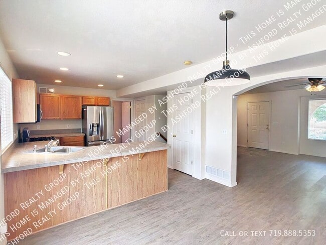 Building Photo - 3314 Castellon Dr
