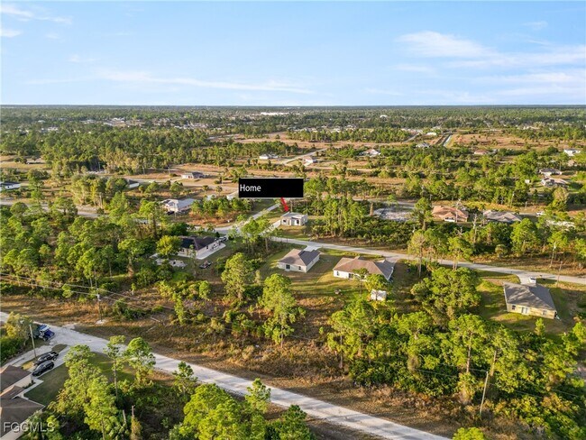 Building Photo - 935 Panda Dr