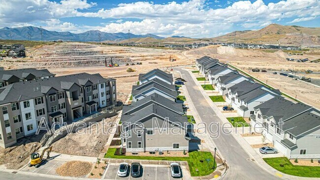 Building Photo - 1583 Stark Dr