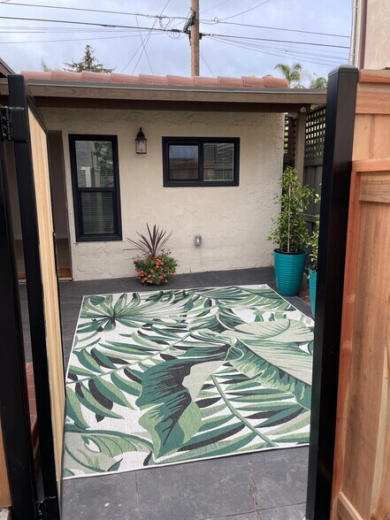 Building Photo - 4664 E Talmadge Dr