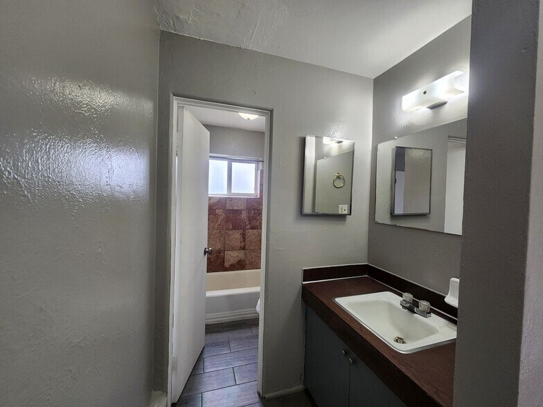 Building Photo - 1994 Elmira St