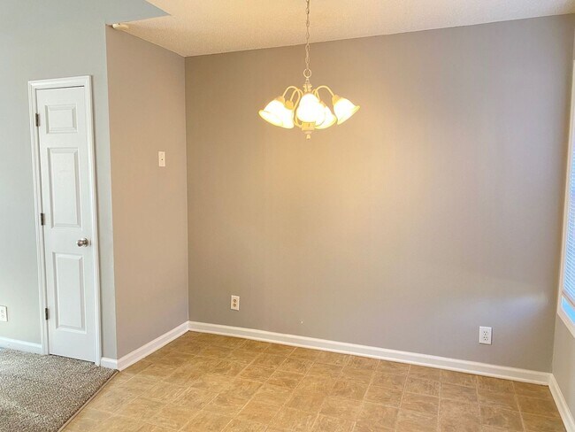 Building Photo - Great Rental....3/2 Bath, near playground,...