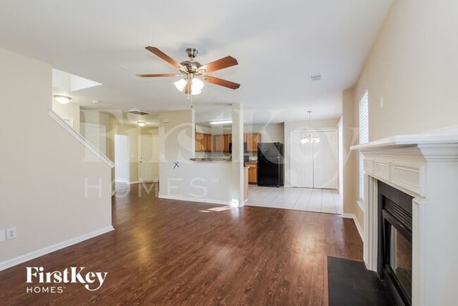 Building Photo - 216 Winding Canyon Dr