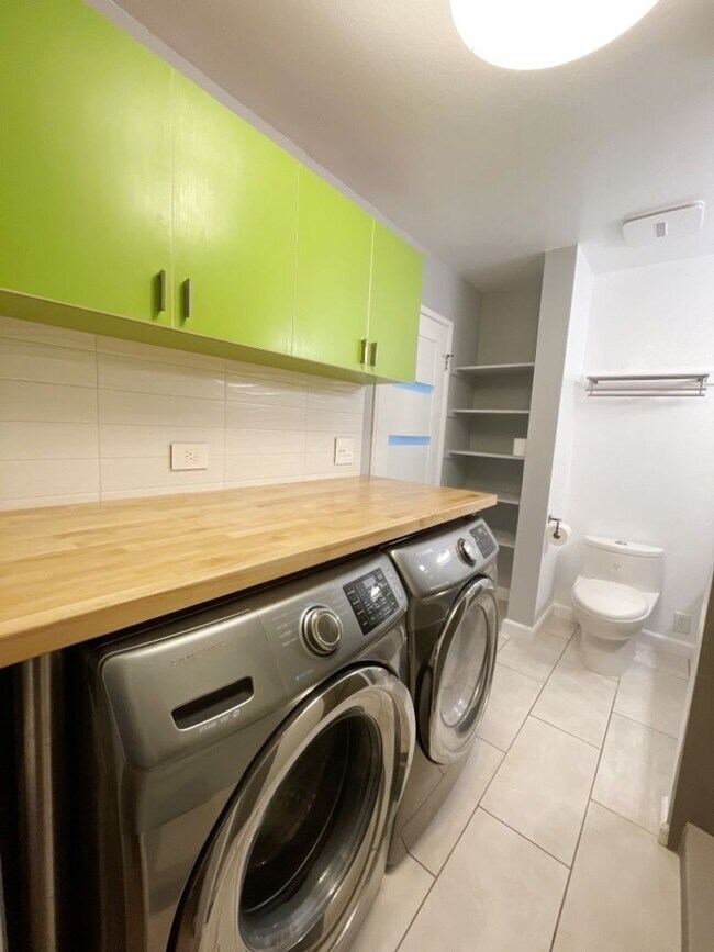 Building Photo - Waipio Gentry 2 bed, 1 bath, 2 parking wit...