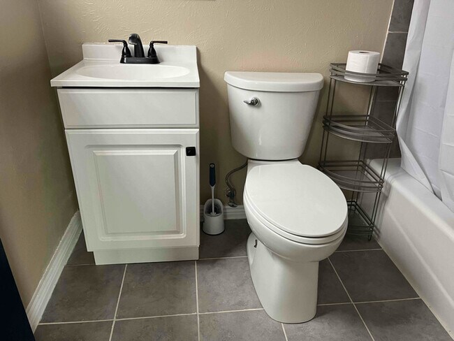 Building Photo - 3805 Windsor Dr