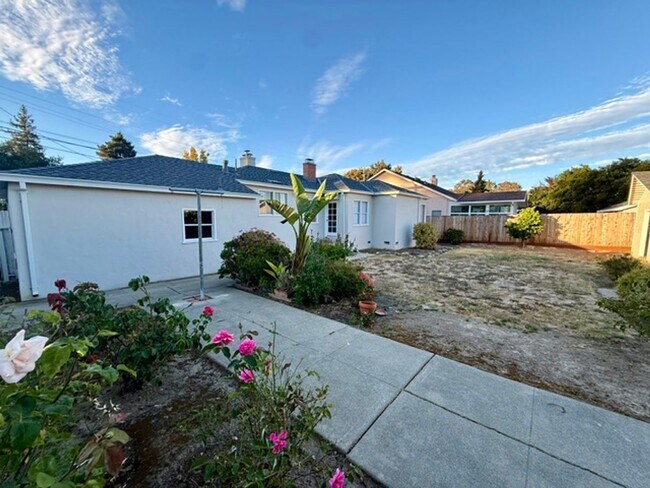 Building Photo - 145 Sylvan Ave