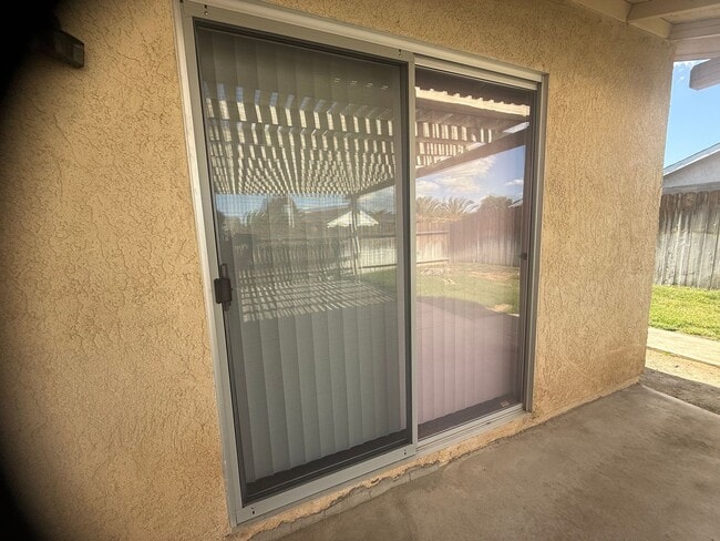 Building Photo - Victorville Home- Nice 2 Bedroom, 2 Bathro...