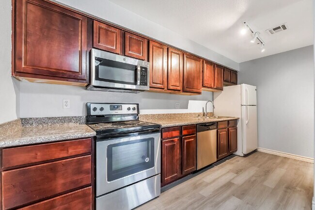 Building Photo - Guard Gated Community - 2 bedroom and 1 bathroom, Upstairs Unit Private Balcony Over looking Park...