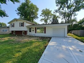 Building Photo - 352 Sioux Ln