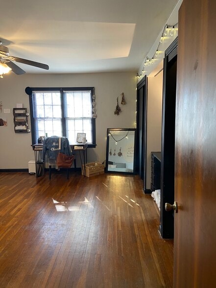 dinning - 1816 W Arrowhead Plz