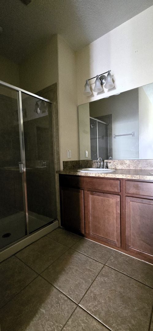Building Photo - Amazing 4 Bedroom + Office/Bonus Room, 2 1...