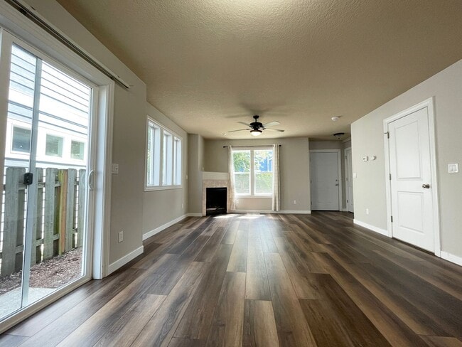 Building Photo - Lovely St Johns Home with Attached Garage, Outdoor Space, Washer/Dryer In Unit