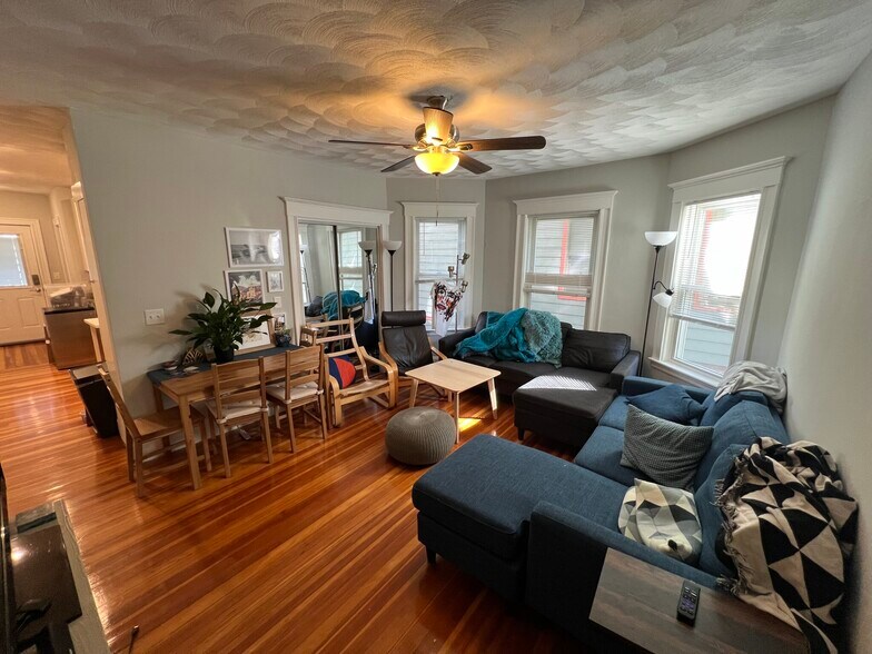 Primary Photo - 305 Highland Ave