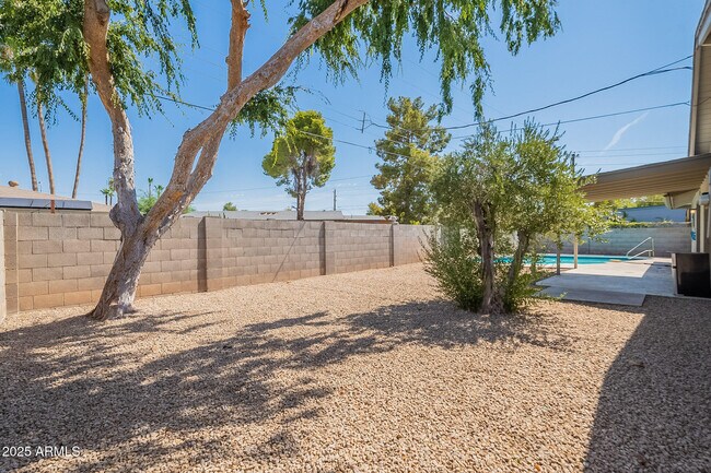 Building Photo - 1274 E Hermosa Dr