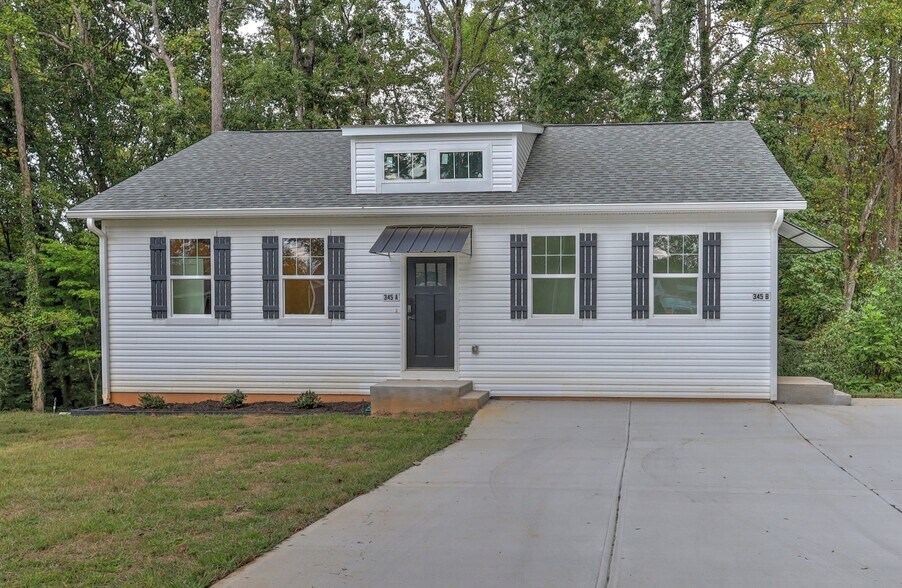 Unit A - Single Story with plenty of parking - 345 W Stewart Ave