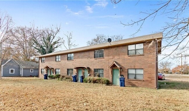 Building Photo - Townhome 2 Blocks from Downtown Siloam