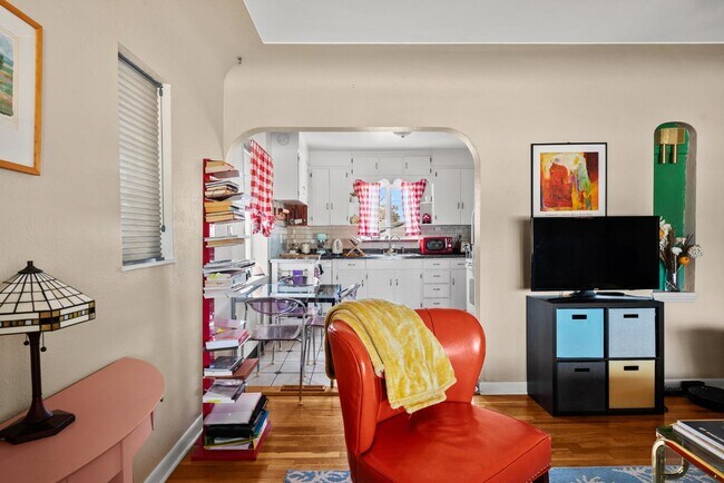 Building Photo - 1733 Lima St