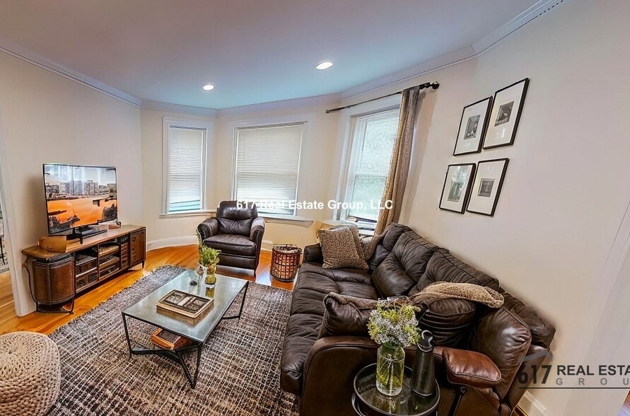 Primary Photo - 73 Thatcher St