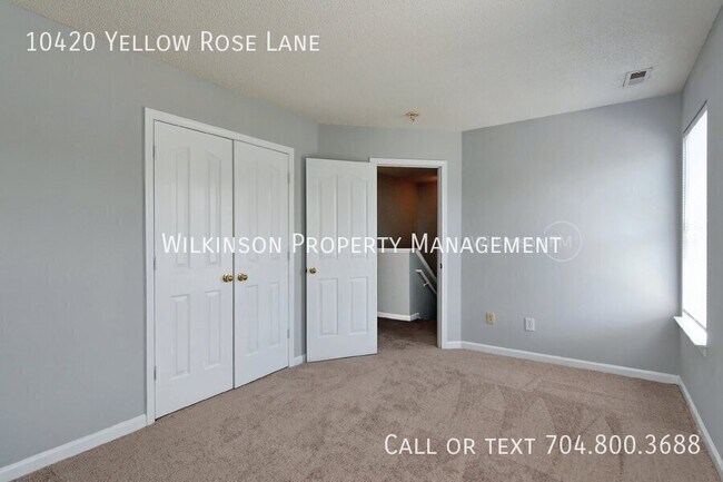 Building Photo - 10420 Yellow Rose Ln