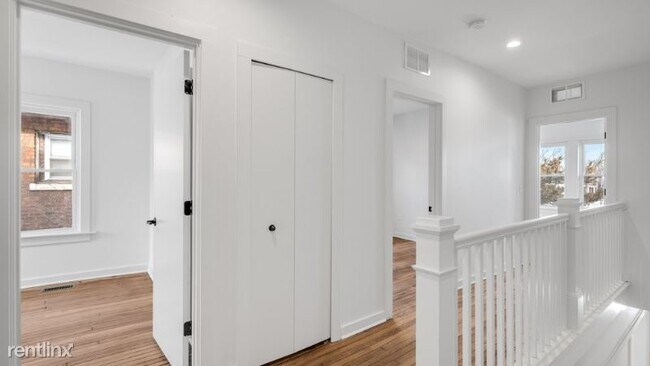 Building Photo - 3 br, 1.5 bath Townhome - 2111 Field H Unit H