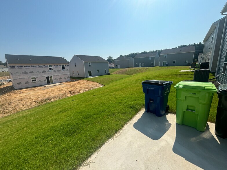 Building Photo - Room in Single Family Home on Glacis Ct