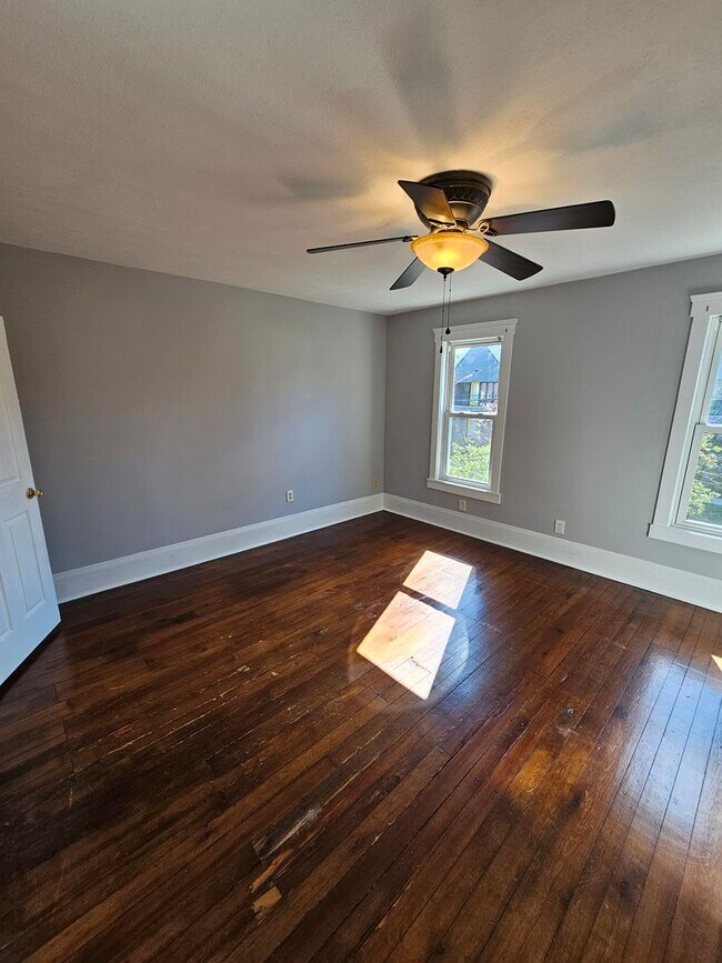 Building Photo - Move in Special in Tremont area For Rent!