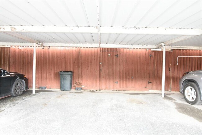 Building Photo - 940 Wycliffe Dr