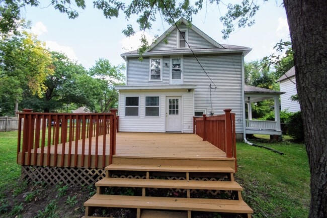 Building Photo - 1263 SW Washburn Ave