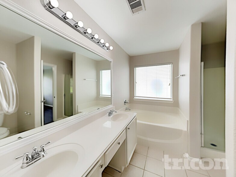 Building Photo - 2002 Briar Grove Dr