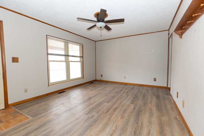 Building Photo - Charming 3-bedroom, 1.5-bathroom house in Normal